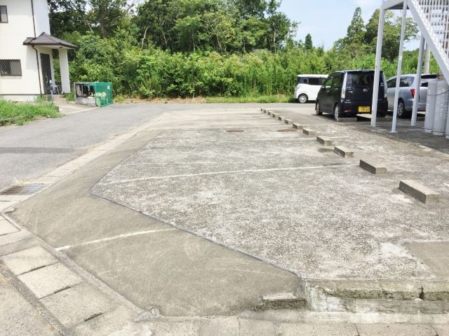 東金マリンコーポの駐車場