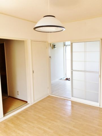 東金マリンコーポの洋室