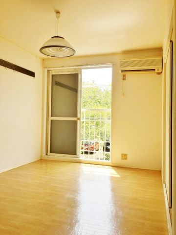 東金マリンコーポの洋室