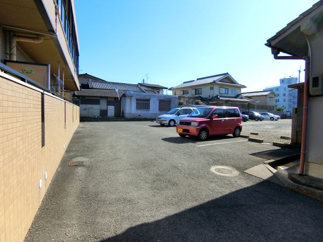 メゾン宮阪の駐車場