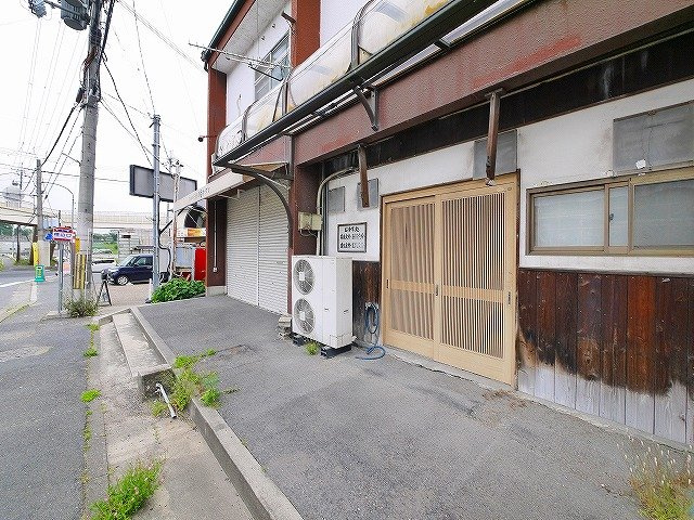 矢田町店舗用のエントランス