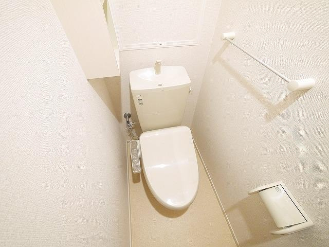 ステラのトイレ|便利な収納棚があります
