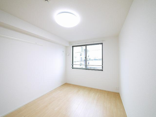 ステラの洋室|シンプルな色調のお部屋はインテリアを選びません