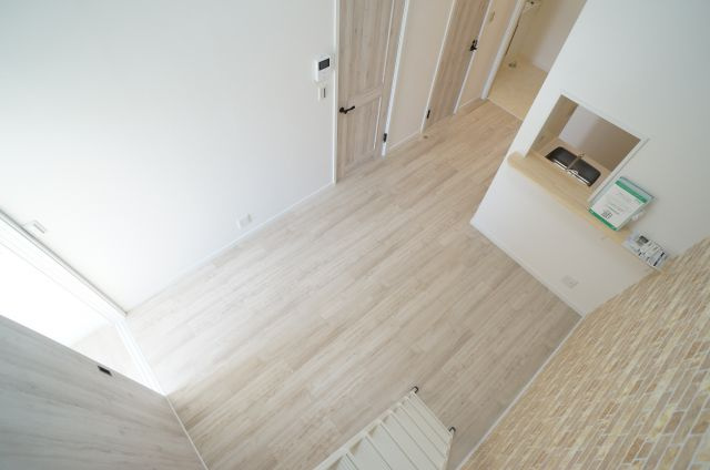 ONLYONE宝塚山本Ⅰの居間・リビング|ロフトから見たリビングスペース