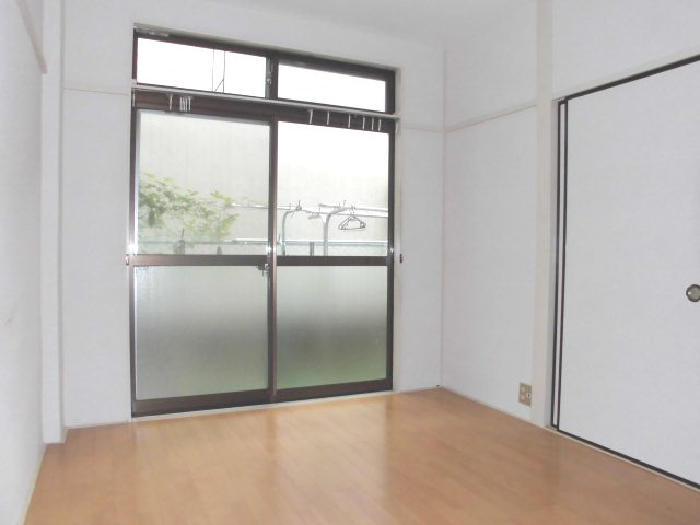 八坂コーポラスの洋室