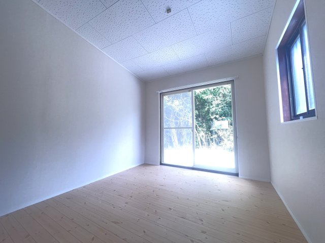 南横川平屋戸建ての洋室