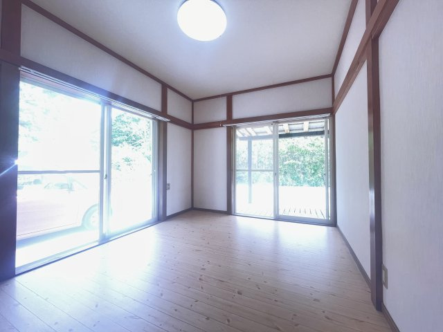 南横川平屋戸建ての洋室