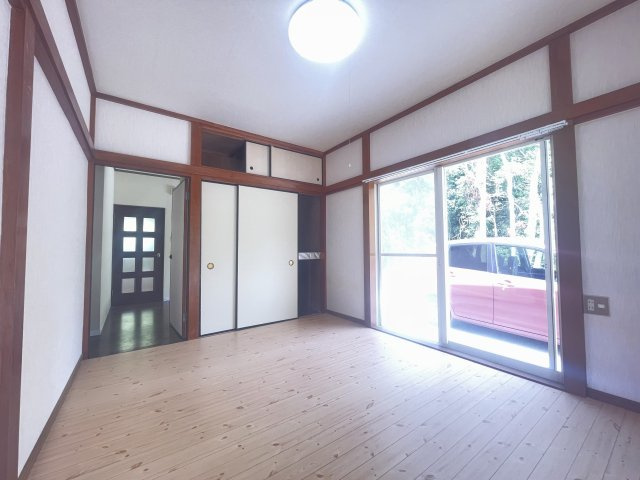 南横川平屋戸建ての洋室