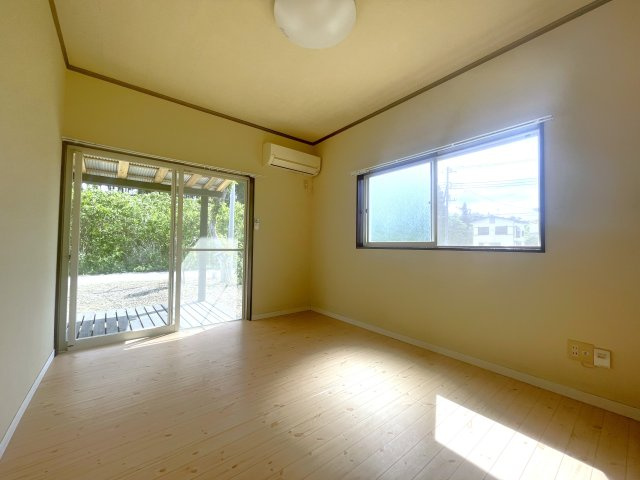 南横川平屋戸建ての洋室