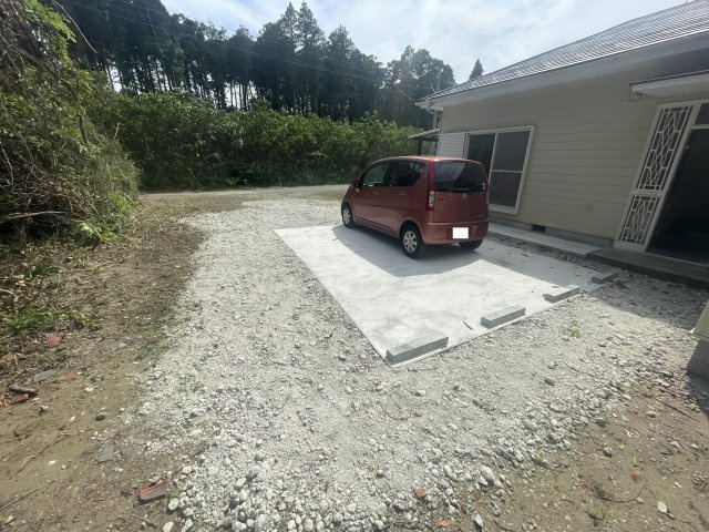 南横川平屋戸建ての駐車場