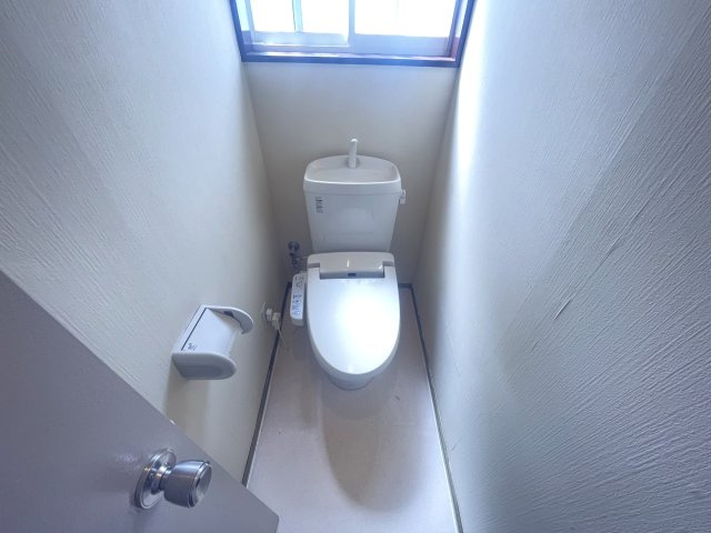 南横川平屋戸建てのトイレ