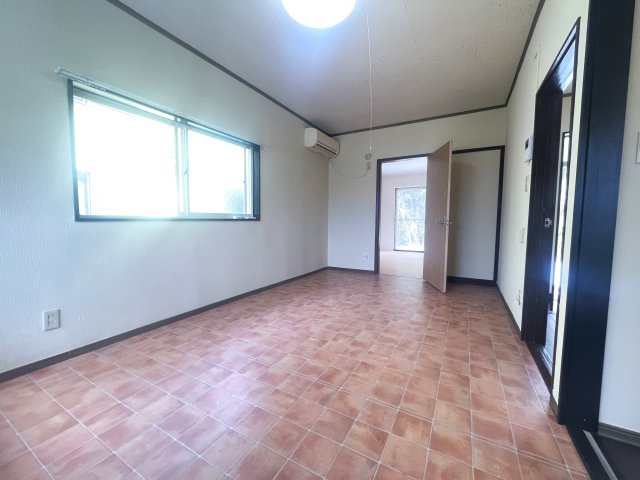 南横川平屋戸建ての居間・リビング