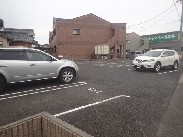 メモリーハイム新舞子の駐車場