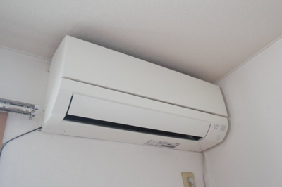 【設備】 | レジデンス・ノヴァB | リビングにあるエアコンです