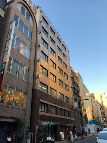 友野本社ビルの外観