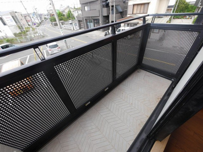 【バルコニー】 | ラルジュ・アイ