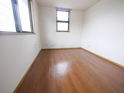 【洋室】 | ラルジュ・アイ