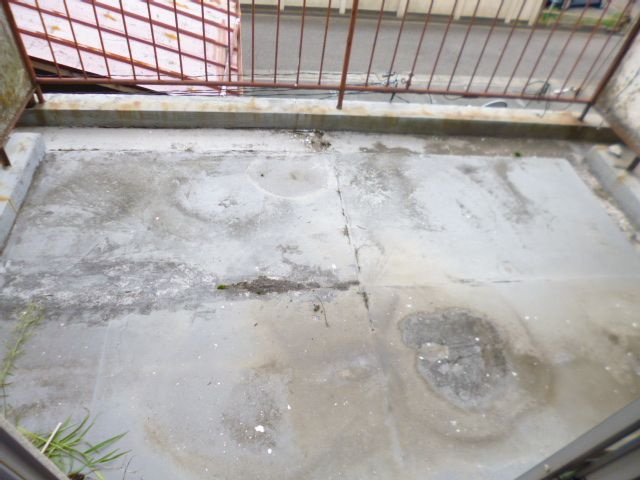 東村山市栄町３丁目の住宅付店舗一部のバルコニー