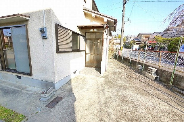 嶋田一戸建のエントランス|キレイなエントランスです