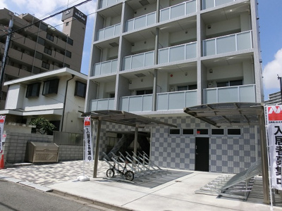【その他共用部分】 | ローレル | 屋根付き駐輪場