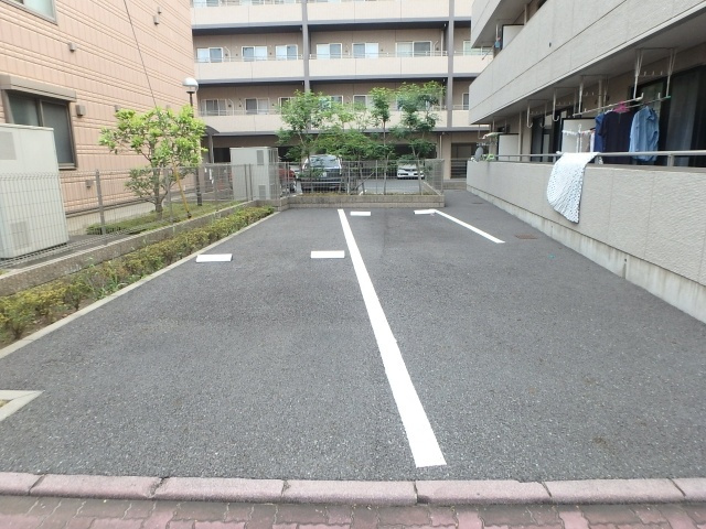 チェリーハウスⅡの駐車場