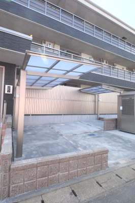 【その他共用部分】 | 【シャーメゾン】エターナリー | 雨でも安心、屋根付き駐輪場です。