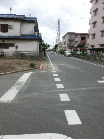 鴻巣市吹上の売地の前面道路含む現地写真