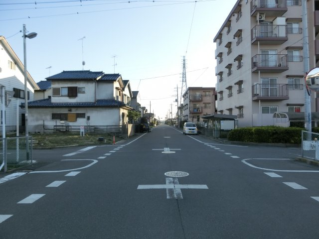 鴻巣市吹上の売地の前面道路含む現地写真