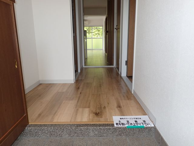 ピボットマンション八幡の玄関