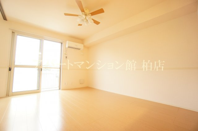 プラシデス　Ａ棟の居間・リビング