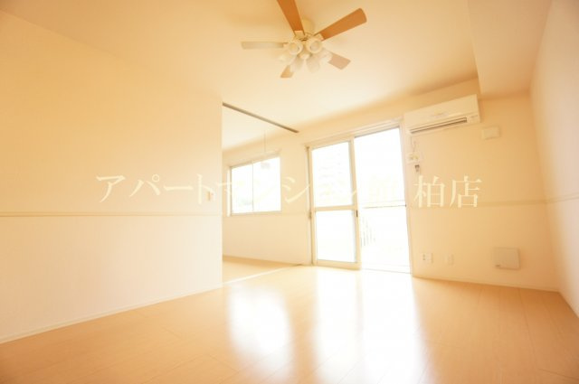 プラシデス　Ａ棟の居間・リビング