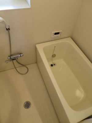 【浴室】 | 烏山南住宅1号棟 | コンパクトで使いやすいお風呂です