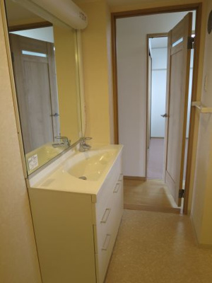 【洗面所】 | 烏山南住宅1号棟 | 脱衣スペースもあります