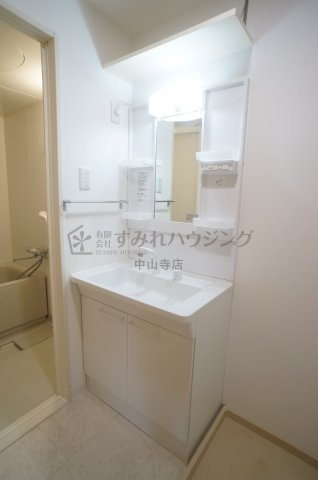 フローラル宝塚の洗面所