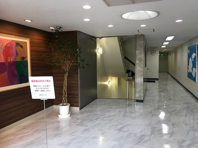 飯田ビルのエントランス