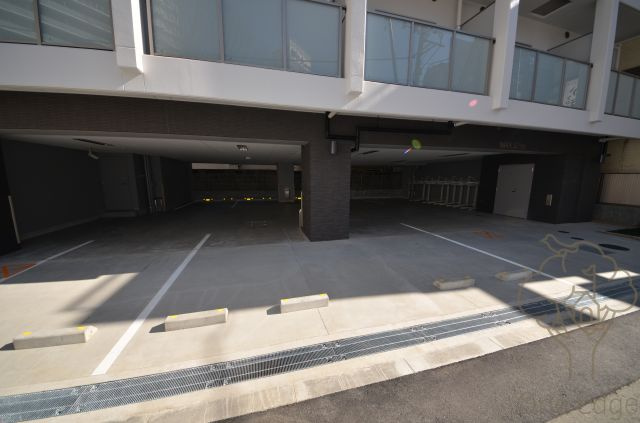 ロータス中津の駐車場