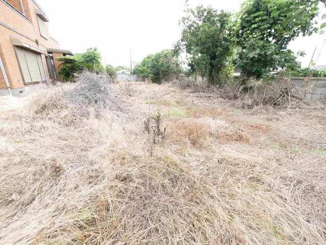 山武市成東　中古戸建の庭|敷地約244坪　平成2年9月築　5LDK　セキスイハイム施工の軽量鉄骨造 タイル張りの外観