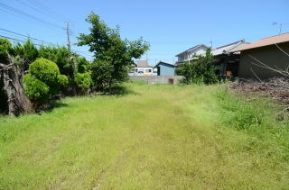 山武市成東　中古戸建の庭|敷地約244坪　平成2年9月築　5LDK　セキスイハイム施工の軽量鉄骨造 タイル張りの外観