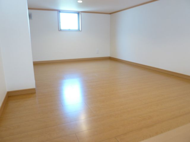 アイジュ津田沼のその他|6.65帖の大型ロフト・天井も高いです。