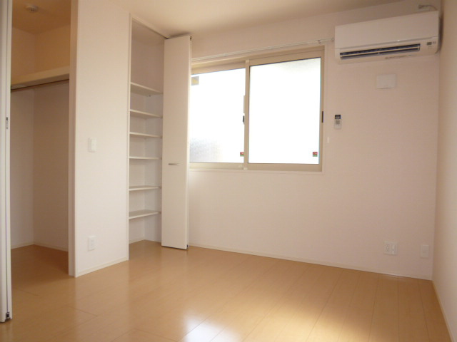 エピナールの洋室