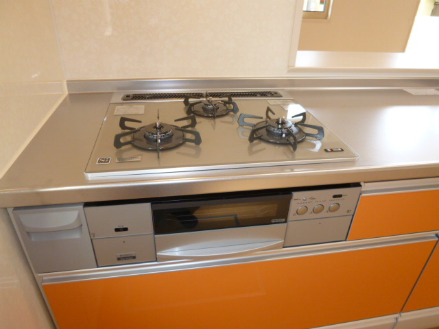 エピナールのキッチン|３口ガスコンロつきシステムキッチン