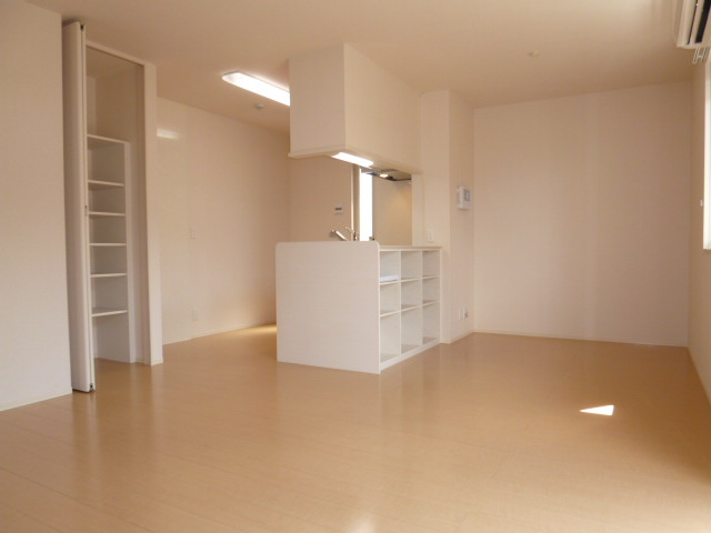 エピナールの居間・リビング|ダイニング