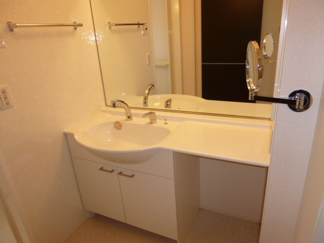 エピナールの独立洗面台|洗髪洗面化粧台