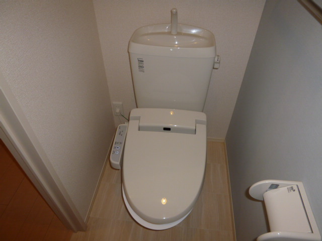 エピナールのトイレ|シャワー付きトイレ