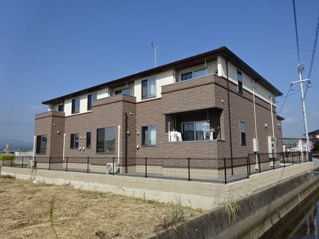 倉敷市真備町川辺のアパートの外観