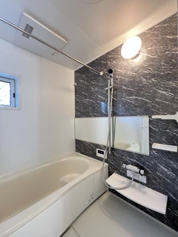 ラ・ルーチェ坂口の浴室|バスルーム（追い焚き・浴室乾燥付き）