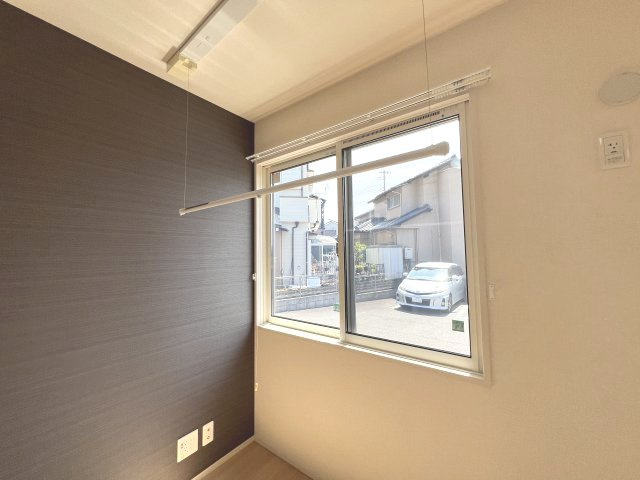 ラ・ルーチェ坂口の内装|室内物干し・シャッター雨戸付き