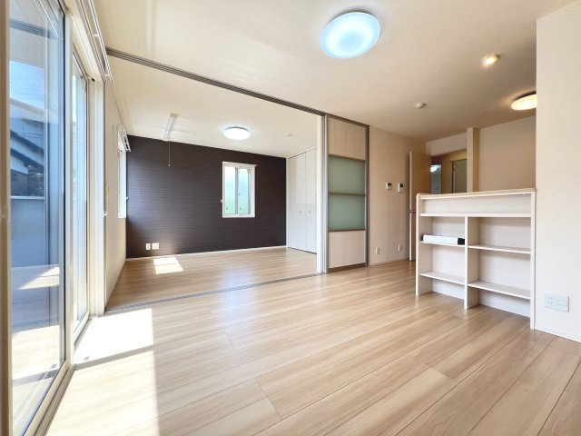 ラ・ルーチェ坂口の居間・リビング|LDK10.5帖+洋室6帖