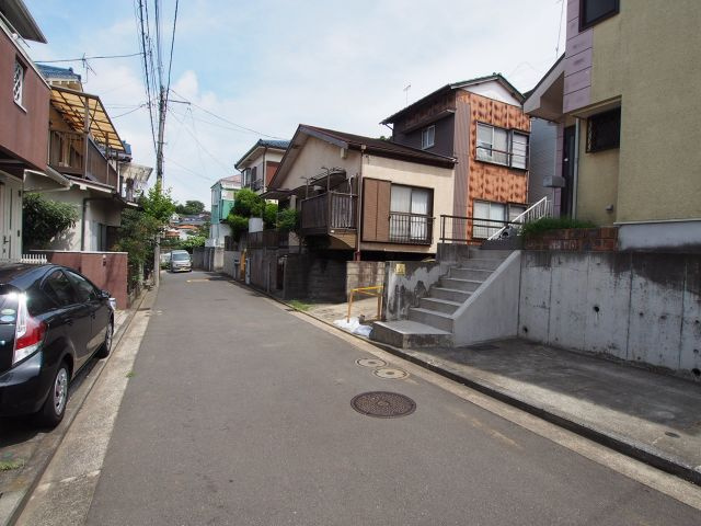 保土ヶ谷区新井町全３棟　新築戸建ての前面道路含む現地写真