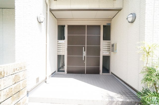 シャーメゾン中山寺Ⅱのエントランス